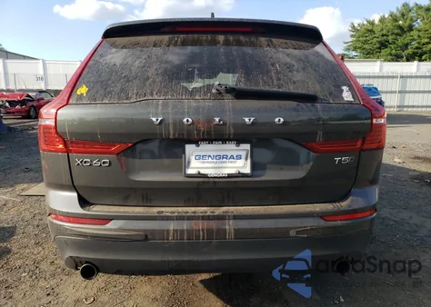 2023 Volvo Xc60 T5 Momentum z USA, uszkodzony, nr VIN YV4102RK9M1828324